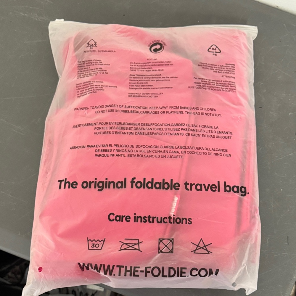 The Foldie Pink Travel Bag - Picture 3 of 5